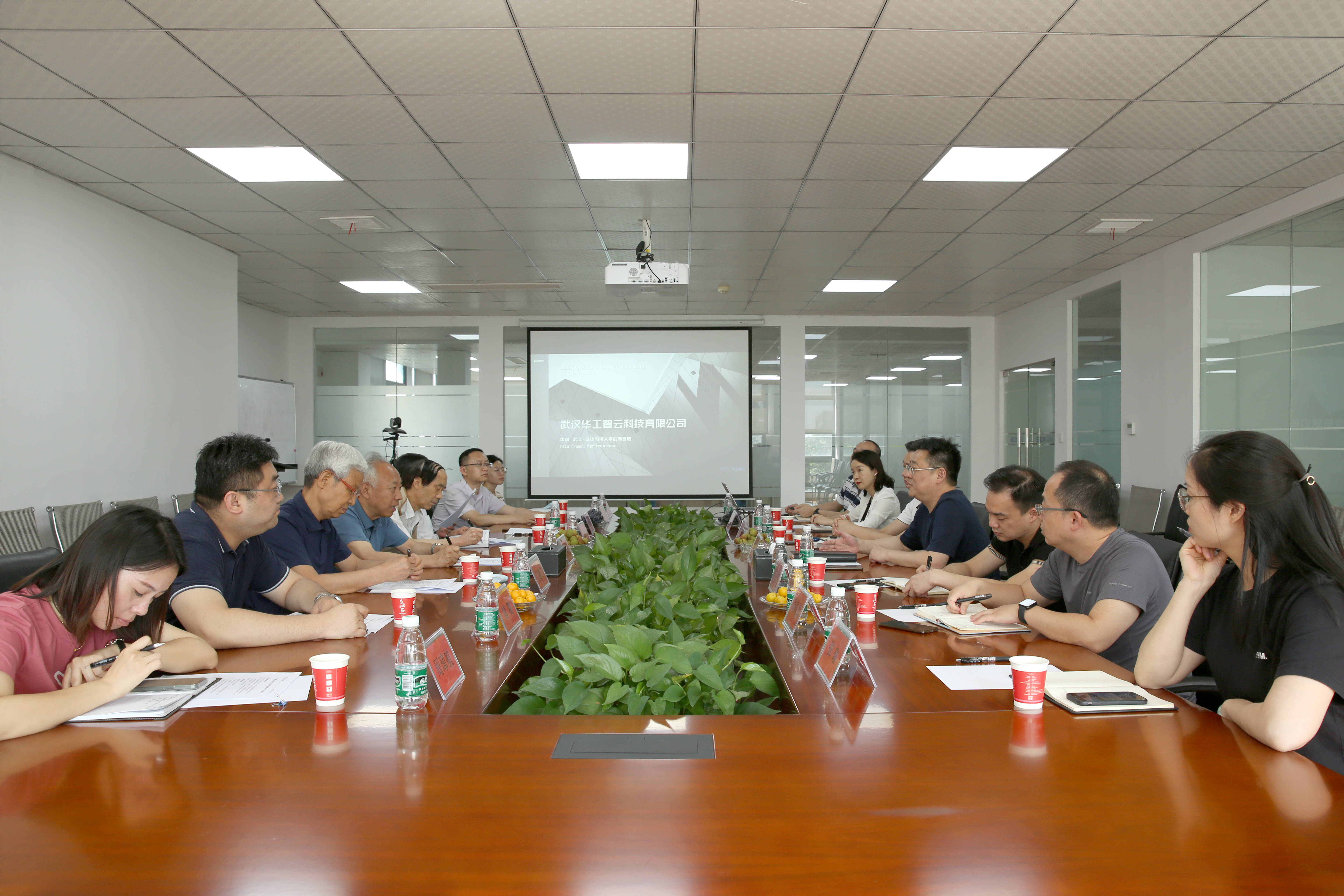 武汉市关工委领导一行莅临K8凯发(中国)参观考察指导工作 